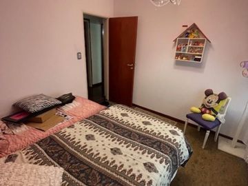 Casa de 4 Ambientes y garaje doble en Banfield.