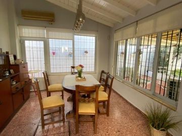 CASA EN VENTA DE 4 AMBIENTES