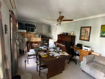 CASA EN VENTA DE 4 AMBIENTES