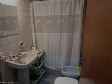 VENDO CASA 2 AMB CON PARQUE