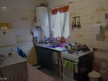 VENDO CASA 2 AMB CON PARQUE