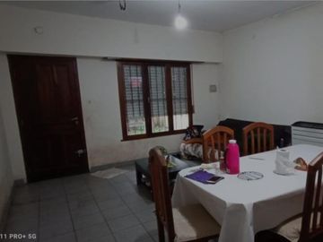 VENDO CASA 2 AMB CON PARQUE