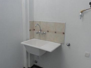 VENTA DE EXCELENTE DUPLEX 3 AMBIENTES EN LUIS GUILLÓN - 4 COCHERAS