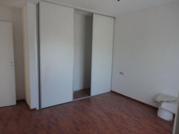 VENTA DE EXCELENTE DUPLEX 3 AMBIENTES EN LUIS GUILLÓN - 4 COCHERAS