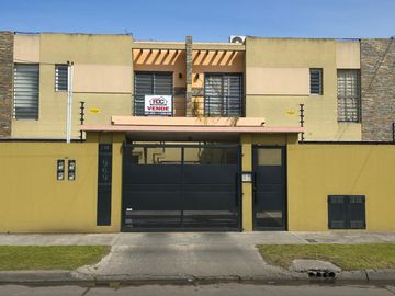 VENTA DE EXCELENTE DUPLEX 3 AMBIENTES EN LUIS GUILLÓN - 4 COCHERAS