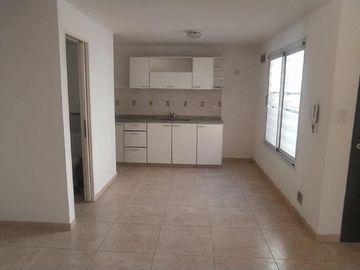 VENTA DE EXCELENTE DUPLEX 3 AMBIENTES EN LUIS GUILLÓN - 4 COCHERAS