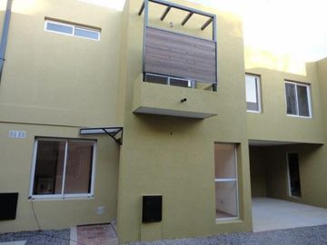 VENTA DE EXCELENTE DUPLEX 3 AMBIENTES EN LUIS GUILLÓN - 4 COCHERAS