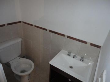 VENTA DE EXCELENTE DUPLEX 3 AMBIENTES EN LUIS GUILLÓN - 4 COCHERAS