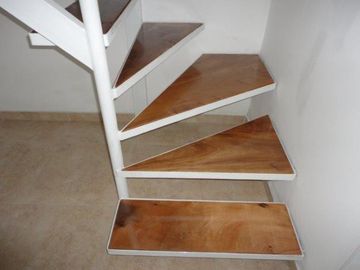 VENTA DE EXCELENTE DUPLEX 3 AMBIENTES EN LUIS GUILLÓN - 4 COCHERAS