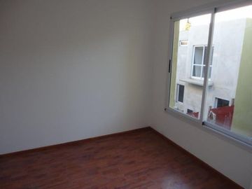 VENTA DE EXCELENTE DUPLEX 3 AMBIENTES EN LUIS GUILLÓN - 4 COCHERAS