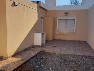 Casa de 4 ambientes en muy buen estado