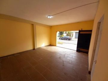 Casa de 4 ambientes en muy buen estado