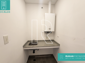 #AlquilerRUKAN | Local Comercial | Barrio CENTRO | Calle BERNARDINO DEL HOYO | Caleta Olivia.-