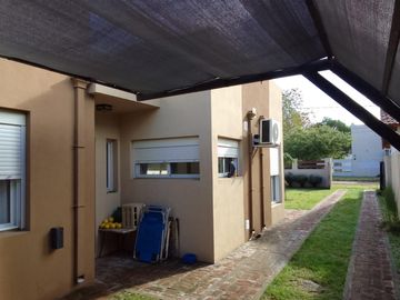 CASA 2 DORM, IMPECABLE, MUY BUEN LOTE