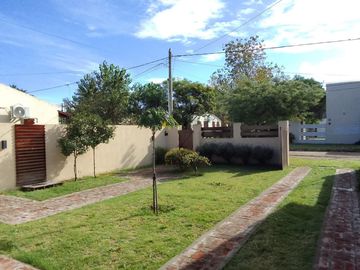 CASA 2 DORM, IMPECABLE, MUY BUEN LOTE