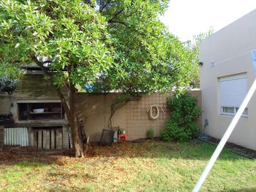 CASA 2 DORM, IMPECABLE, MUY BUEN LOTE