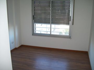 AMPLÍSIMO 2 AMBIENTES CON BALCON AL FRENTE TODO ELECTRICO GRAN CALIDAD EXELENTE ESTADO