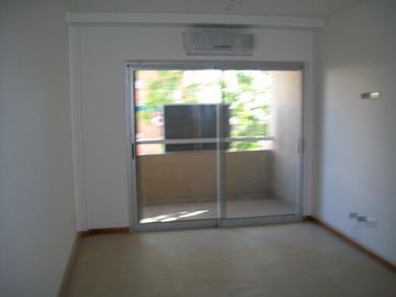 AMPLÍSIMO 2 AMBIENTES CON BALCON AL FRENTE TODO ELECTRICO GRAN CALIDAD EXELENTE ESTADO