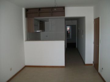 AMPLÍSIMO 2 AMBIENTES CON BALCON AL FRENTE TODO ELECTRICO GRAN CALIDAD EXELENTE ESTADO