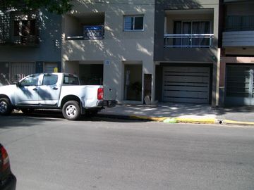 AMPLÍSIMO 2 AMBIENTES CON BALCON AL FRENTE TODO ELECTRICO GRAN CALIDAD EXELENTE ESTADO