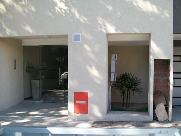 AMPLÍSIMO 2 AMBIENTES CON BALCON AL FRENTE TODO ELECTRICO GRAN CALIDAD EXELENTE ESTADO