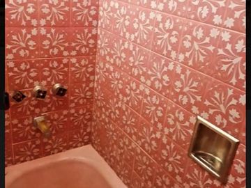 CASA EN PLANTA ALTA DE 3 AMBIENTES CON COCHERA.