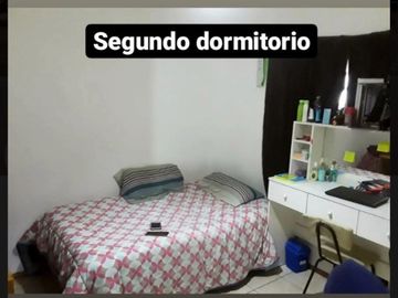 CASA EN PLANTA ALTA DE 3 AMBIENTES CON COCHERA.