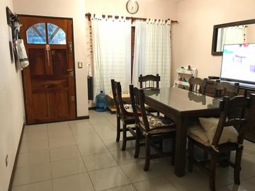 VENTA - TAPIALES - EXCELENTE DUPLEX 4 AMBIENTES CON GARAJE  AL FRENTE
