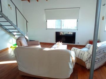 LOCAL COMERCIAL EN ESQUINA SOBRE AVENIDA CON VIVIENDA EN PLANTA ALTA, SUBDIVIDIO BAJO PH