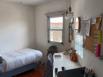 LOCAL COMERCIAL EN ESQUINA SOBRE AVENIDA CON VIVIENDA EN PLANTA ALTA, SUBDIVIDIO BAJO PH