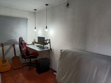LOCAL COMERCIAL EN ESQUINA SOBRE AVENIDA CON VIVIENDA EN PLANTA ALTA, SUBDIVIDIO BAJO PH