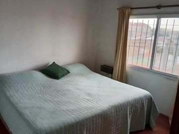 LOCAL COMERCIAL EN ESQUINA SOBRE AVENIDA CON VIVIENDA EN PLANTA ALTA, SUBDIVIDIO BAJO PH