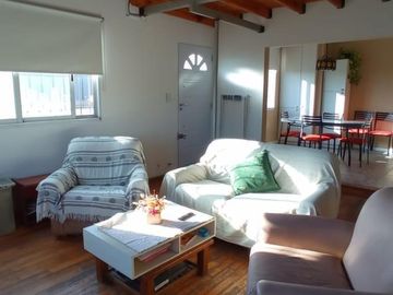 LOCAL COMERCIAL EN ESQUINA SOBRE AVENIDA CON VIVIENDA EN PLANTA ALTA, SUBDIVIDIO BAJO PH