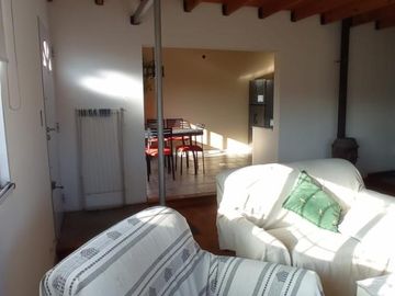 LOCAL COMERCIAL EN ESQUINA SOBRE AVENIDA CON VIVIENDA EN PLANTA ALTA, SUBDIVIDIO BAJO PH