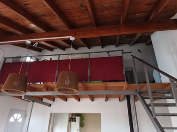 LOCAL COMERCIAL EN ESQUINA SOBRE AVENIDA CON VIVIENDA EN PLANTA ALTA, SUBDIVIDIO BAJO PH