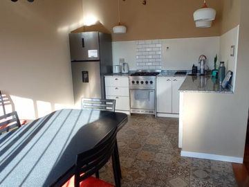 LOCAL COMERCIAL EN ESQUINA SOBRE AVENIDA CON VIVIENDA EN PLANTA ALTA, SUBDIVIDIO BAJO PH