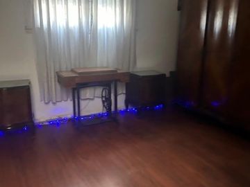 CASA EN ESQUINA DE TRES AMB CON PATIO Y TERRAZA CON SEGUNDO BAÑO Y QUINCHO