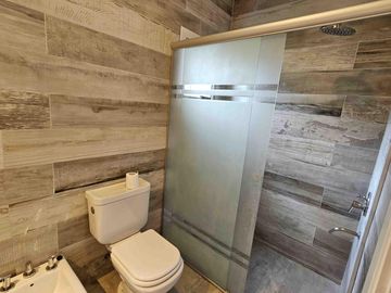 EXCELENTE CASA DE GRAN CATEGORIÍA EN VENTA EN VILLA CARLOS PAZ, EN COUNTRY DE ALTO NIVEL. Seguridad