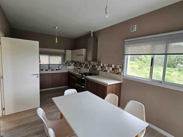 EXCELENTE CASA DE GRAN CATEGORIÍA EN VENTA EN VILLA CARLOS PAZ, EN COUNTRY DE ALTO NIVEL. Seguridad