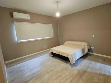 EXCELENTE CASA DE GRAN CATEGORIÍA EN VENTA EN VILLA CARLOS PAZ, EN COUNTRY DE ALTO NIVEL. Seguridad
