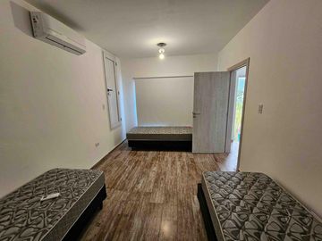 EXCELENTE CASA DE GRAN CATEGORIÍA EN VENTA EN VILLA CARLOS PAZ, EN COUNTRY DE ALTO NIVEL. Seguridad