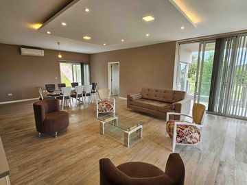 EXCELENTE CASA DE GRAN CATEGORIÍA EN VENTA EN VILLA CARLOS PAZ, EN COUNTRY DE ALTO NIVEL. Seguridad