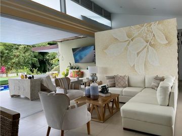 Casa campestre en conjunto cerrado en venta sector Aeropuerto