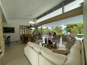 Casa campestre en conjunto cerrado en venta sector Aeropuerto