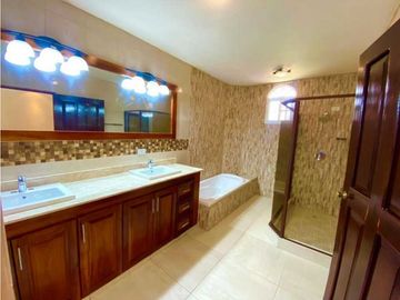 VENDO CASA EN SANTA CLARA