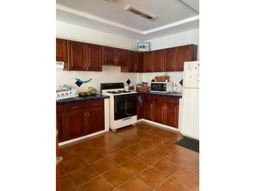 VENDO AMPLIA PROPIEDAD CON 2 CASAS EN PUNTA BARCO $725.000!!!