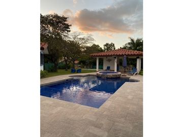 VENDO AMPLIA PROPIEDAD CON 2 CASAS EN PUNTA BARCO $725.000!!!