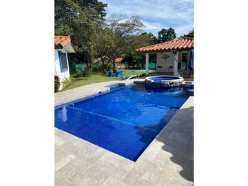 VENDO AMPLIA PROPIEDAD CON 2 CASAS EN PUNTA BARCO $725.000!!!