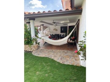 VENDO AMPLIA PROPIEDAD CON 2 CASAS EN PUNTA BARCO $725.000!!!