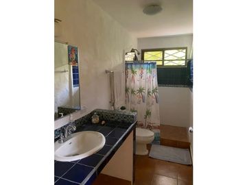 VENDO AMPLIA PROPIEDAD CON 2 CASAS EN PUNTA BARCO $725.000!!!